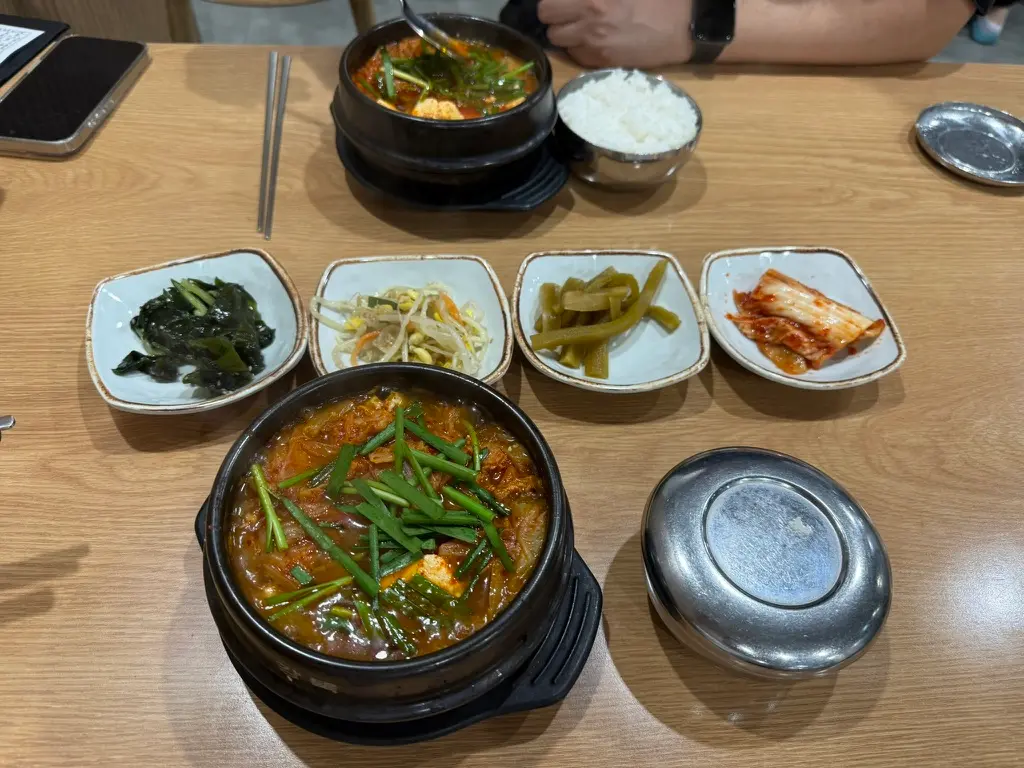 서울 서초동 교대역 맛집 TOP 10 점심 메뉴 4 서울 교대역 점심 맛집 - 기와집순두부
